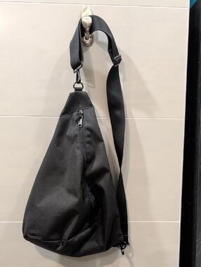 Canvelle Contour Black Sling Bag With Black Hardware